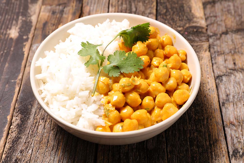 Veganes Curry mit Kichererbsen und Reis