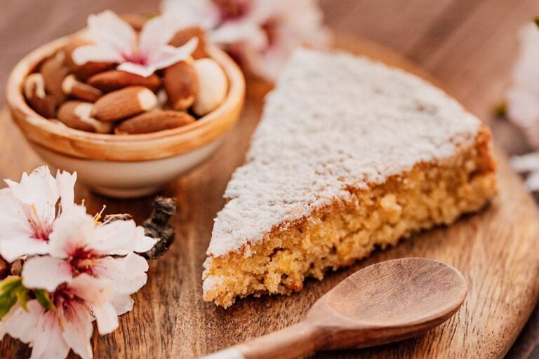 Saftiger Mandelkuchen (Lecker &amp; Einfach) - Schlanke-Rezepte