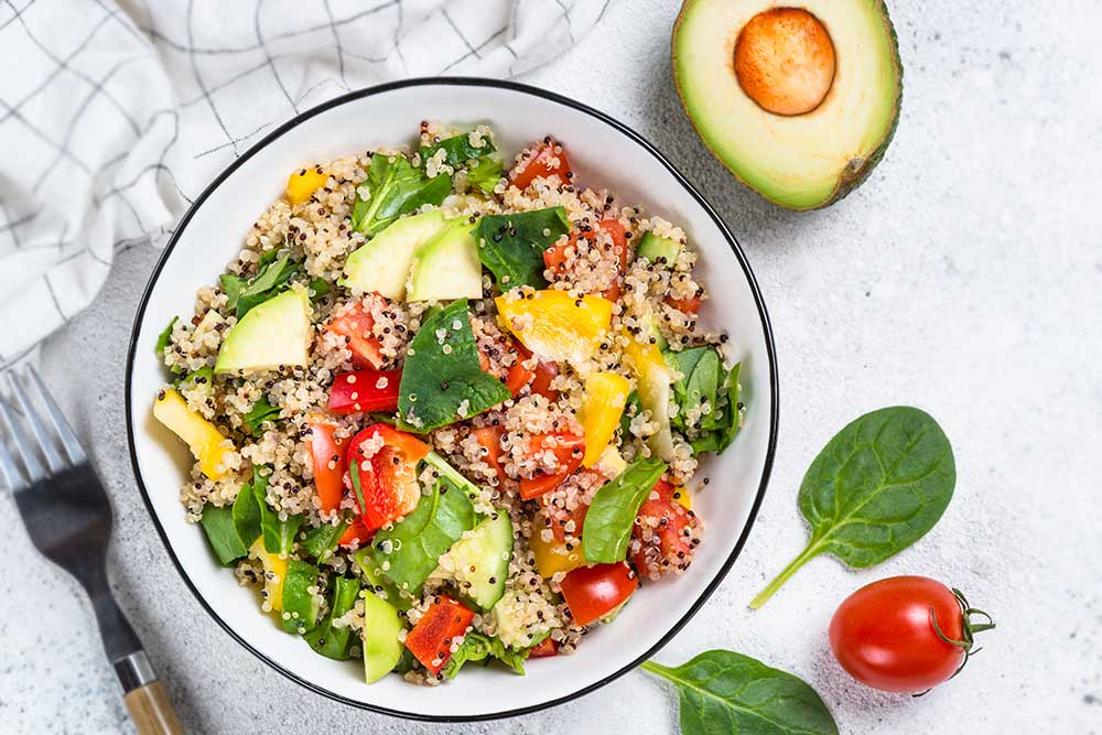 Quinoa Salat mit Avocado