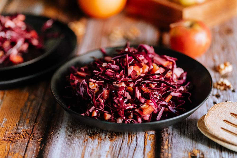 Rotkohlsalat mit Apfel Rezept