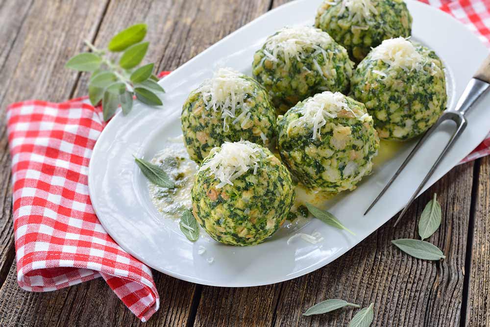 Spinatknödel Rezept mit Parmesan