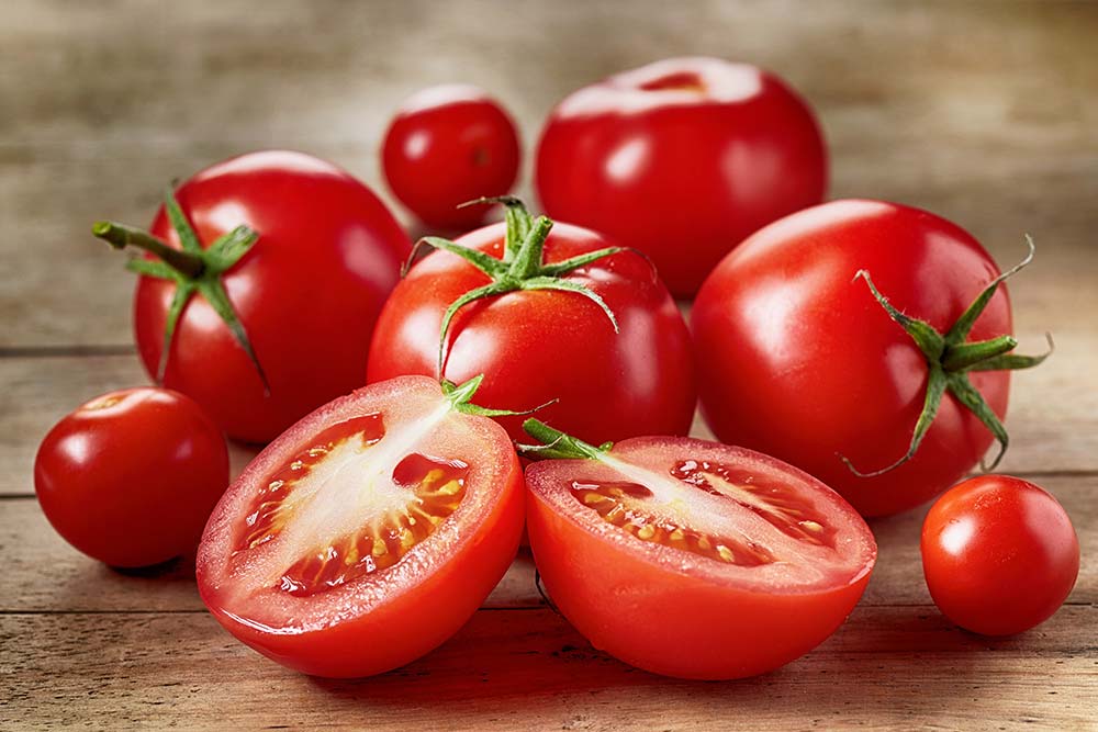 Frische Tomaten für Tomatensalat Rezepte